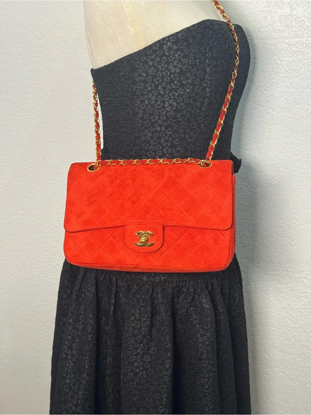 CHANEL Red Quilted Suede Shoulder Bag with Gold Chain